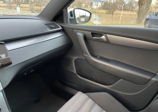 Volkswagen Passat cena 32999 przebieg: 349000, rok produkcji 2014 z Warszawa małe 497